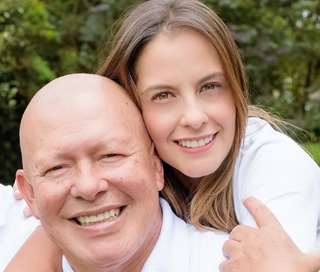 El padre y el esposo de Laura Acuña reciben 1 gran regalo