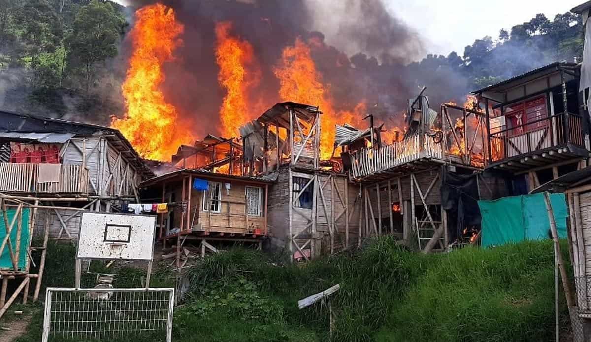 Voraz incendio en Chinchiná consumió 17 viviendas