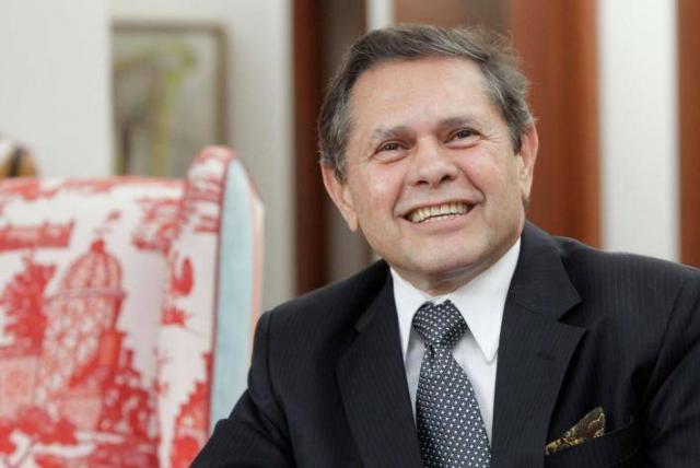 Carlos Mattos y su carrera profesional
