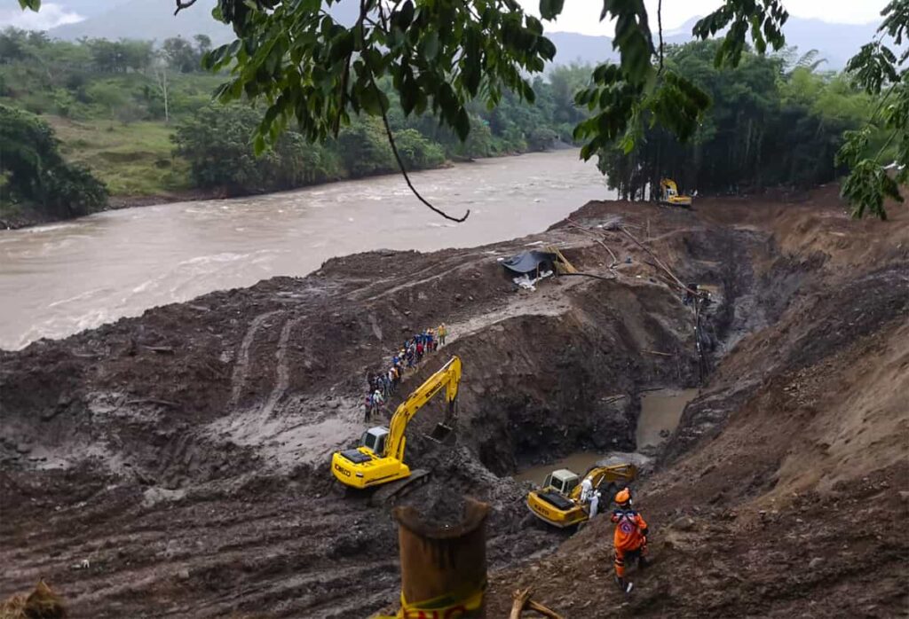 Rescatan los 11 cuerpos de los mineros en la vereda El Bosque, de Neira