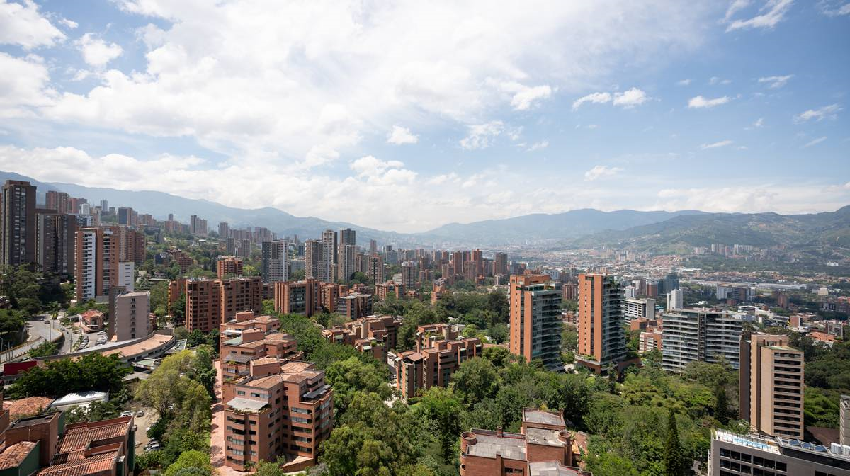 Senador Juan Diego Gómez celebra la transformación de Medellín en Distrito Especial