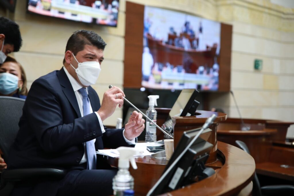 Presidente del Senado firma texto final del Acto Legislativo que crea 16 curules en la Cámara de Representantes  para las víctimas del conflicto