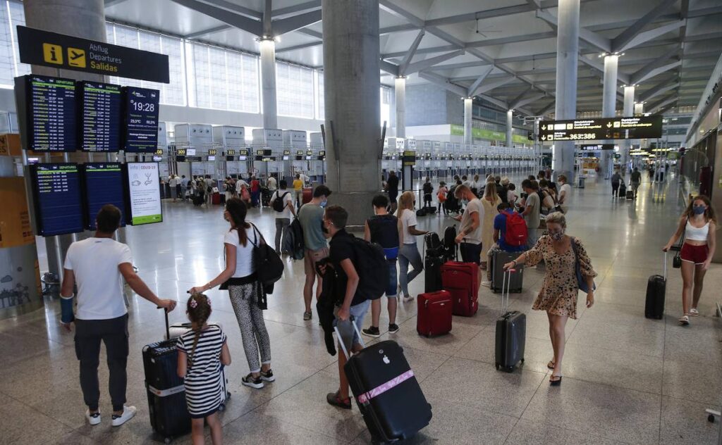 Personas provenientes de Colombia podrán viajar a España sin restricciones