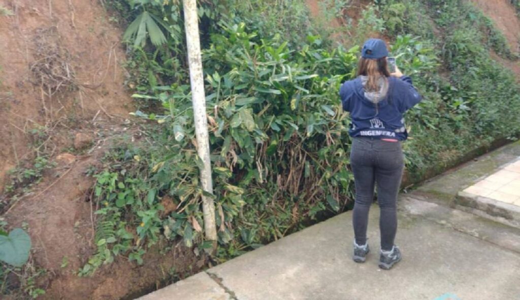 Hay amenaza de deslizamiento de tierra en vereda de Manizales