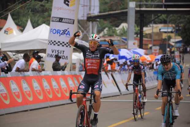 Jhónatan Restrepo es el nuevo líder del Tour de Ruanda