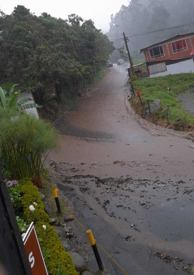 Fuerte aguacero provocó inundaciones en la vereda Gallinazo