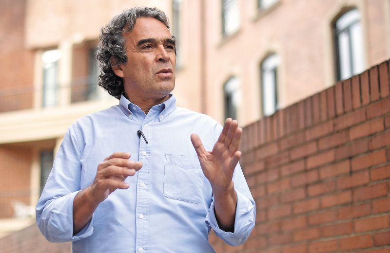 A Fajardo lo acabó el complejo de derecha. Por Fernando Álvarez