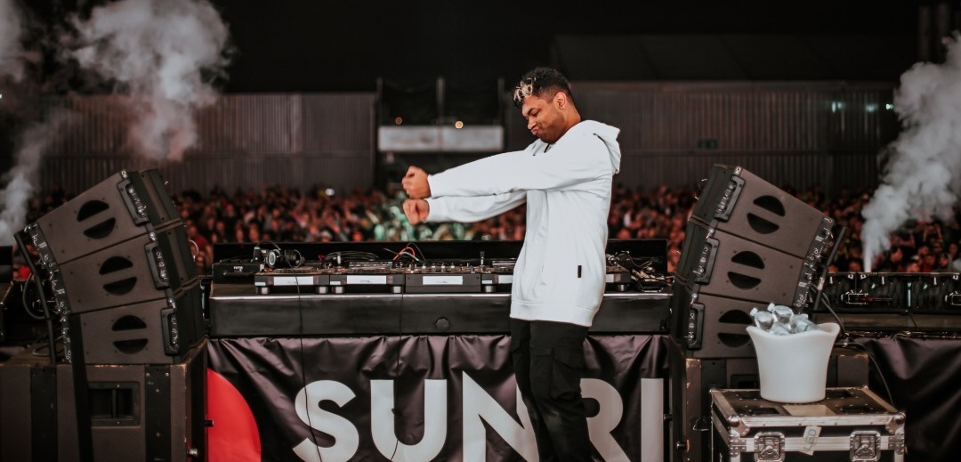 ¡DE MEDELLÍN PARA EL MUNDO! KhoMha es el primer latino en cerrar un festival en Polonia