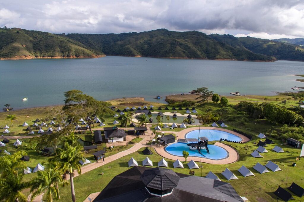 Opciones de hospedaje en el lago calima
