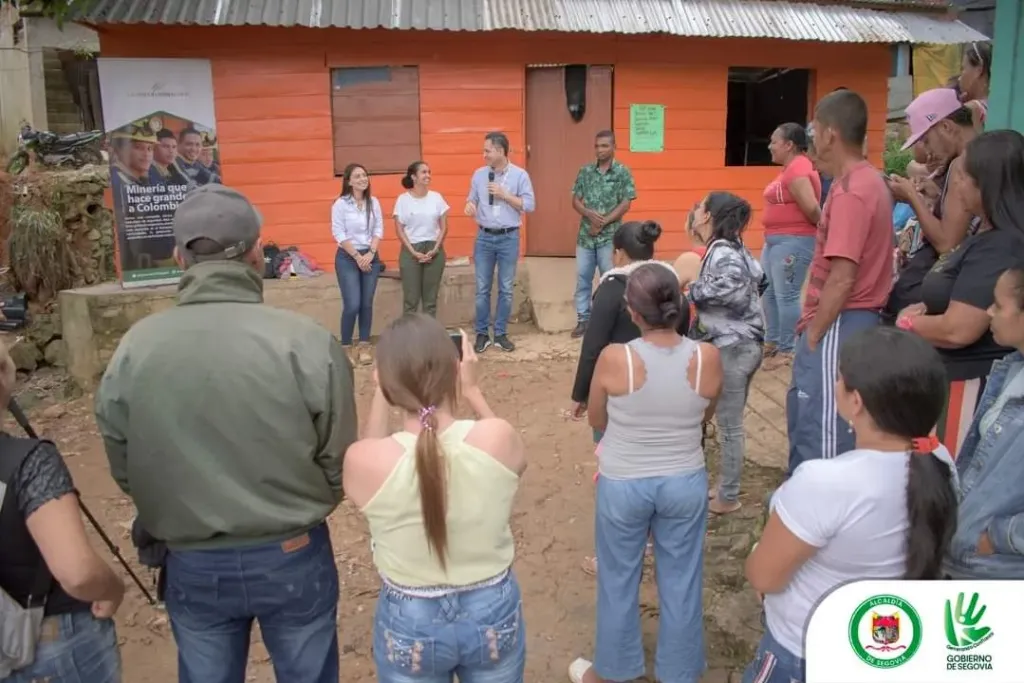 Gran Colombia Gold y la administración municipal de Segovia, socializaron obras para la comunidad.