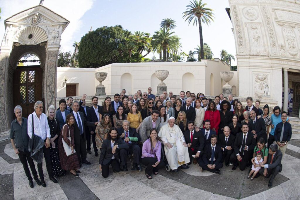 Bull Nene y el cantante J Balvin dicen ¡Presente! en el primer Summit del Vaticano