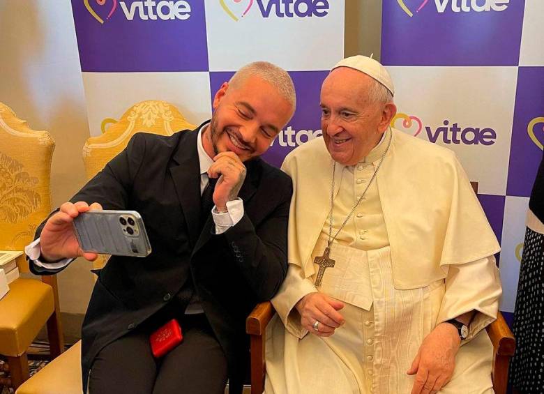 El selfie histórico de J Balvin con el Papa Francisco y la ausencia de Denzel Washington
