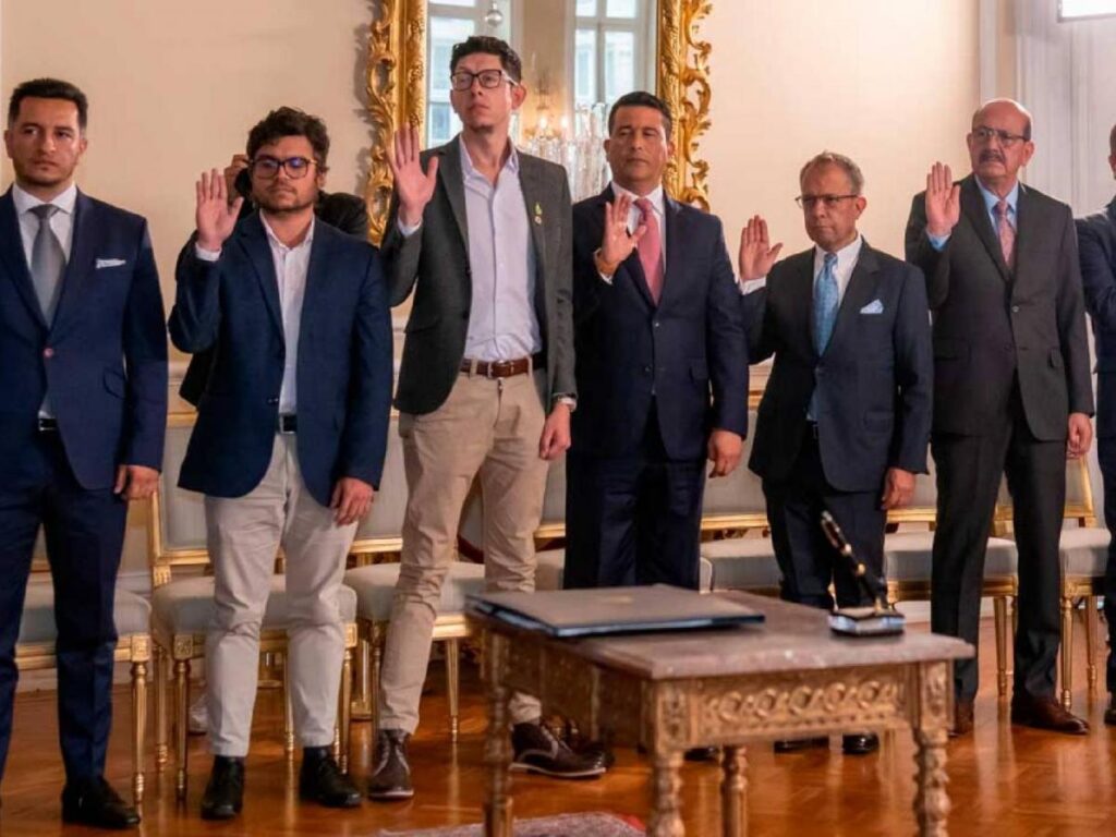 Presidente Gustavo Petro posesionó a los nuevos directivos de la SAE