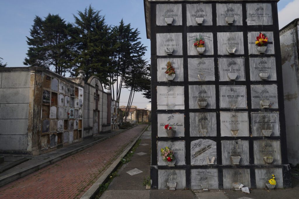 “Si hay corrupción entregaré el contrato ”: Operador de cementerio a Claudia López