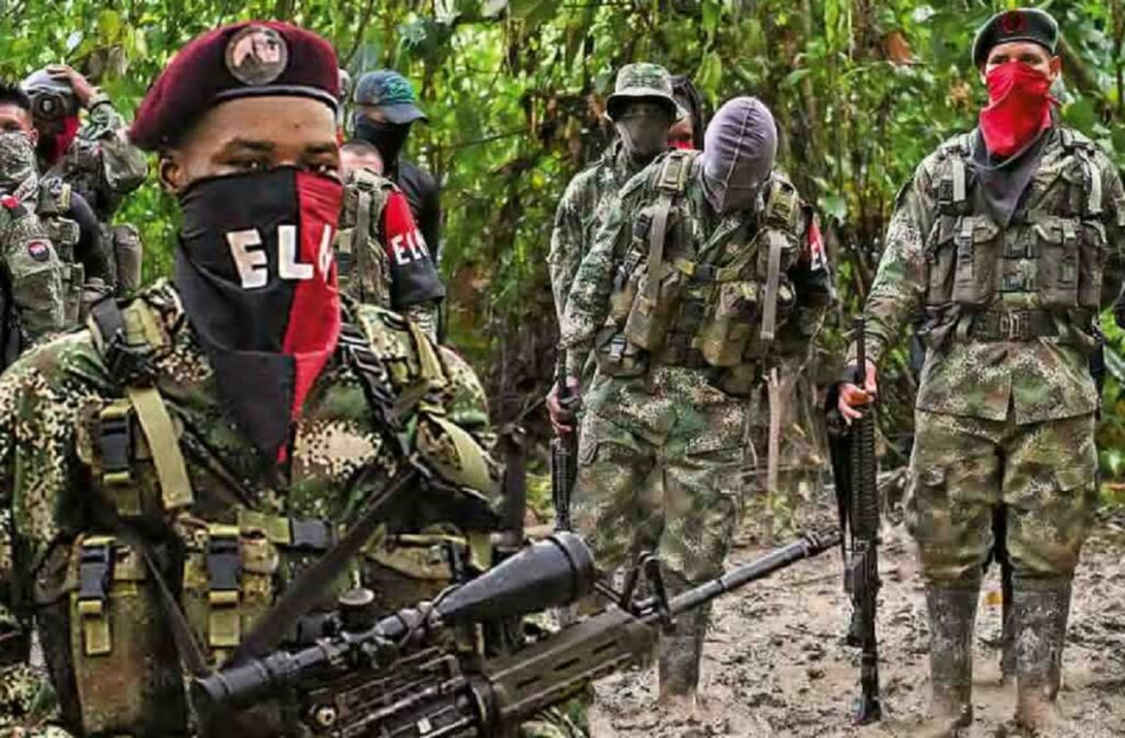 Tensión y violencia en Antioquia: enfrentamientos armados entre grupos ilegales y militares afectan a la población civil