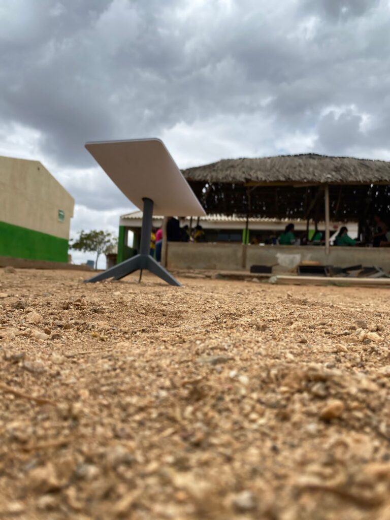 Internet satelital de alta velocidad sin fibra óptica y con luz solar llega a la alta Guajira