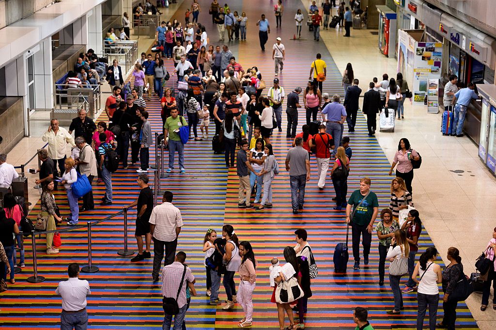 Reanudación de vuelos de colombianos retornados y mesas de trabajo: ¿Qué implicaciones tiene?