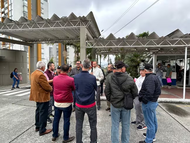 Ex policías de Manizales protestaron por irregularidades en la prestación de servicios de salud