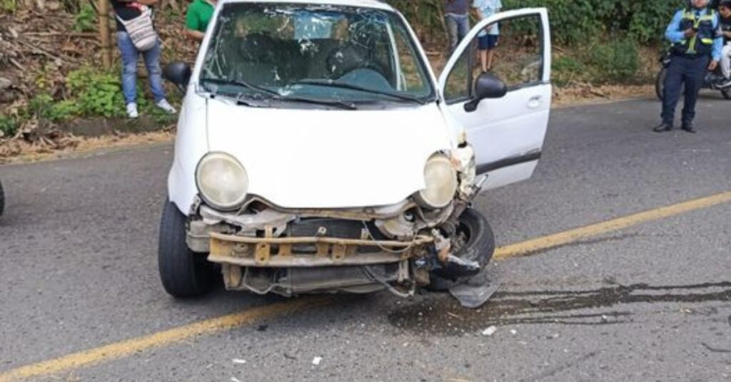Choque de dos vehículos en Neira dejó un lesionado
