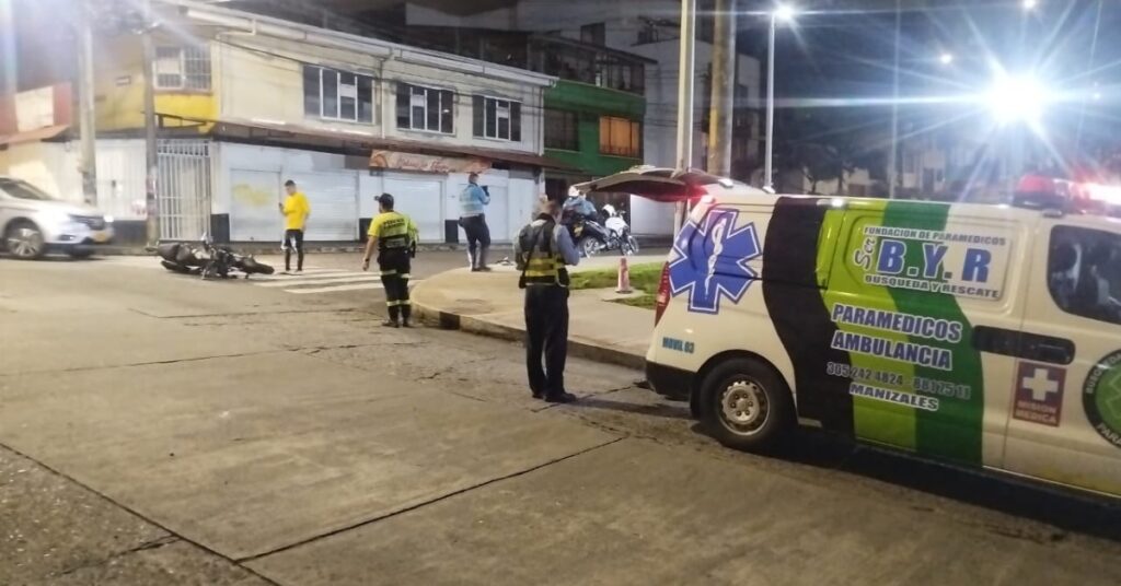 Choque de moto y taxi en el parque Faneón dejó un lesionado