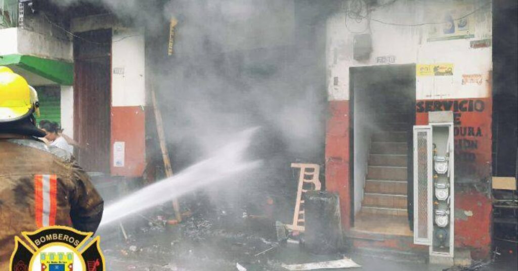 En un almacén de repuestos de Arauca (Palestina) se registró un incendio estructural