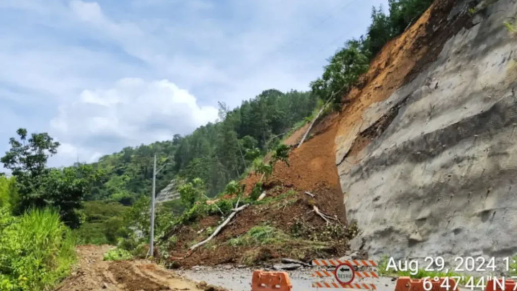 Paso bloqueado: Derrumbe por la vía Medellín-Urabá por la vereda Chontaduro