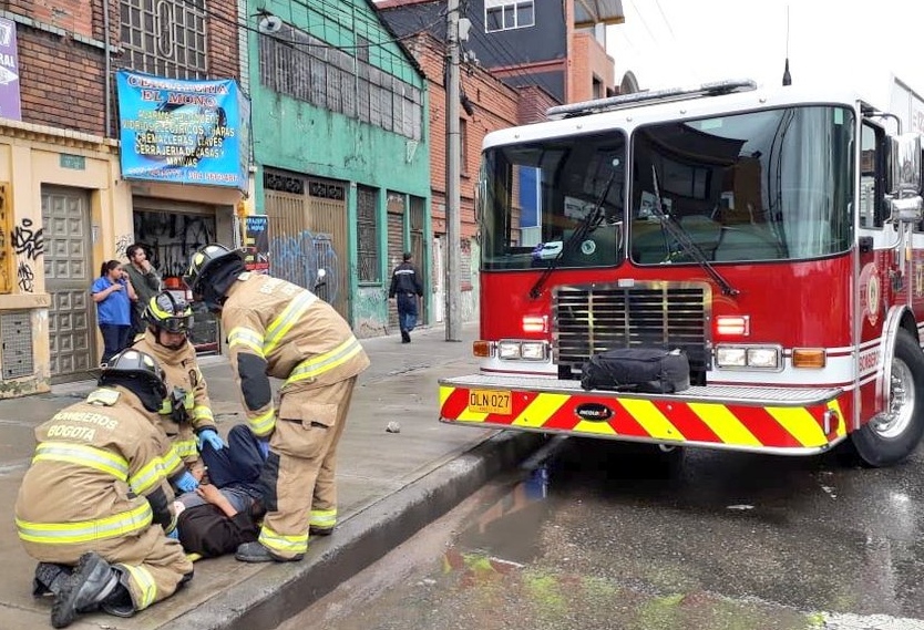 Bomberos de Chapinero evacuan la Universidad Manuela Beltán