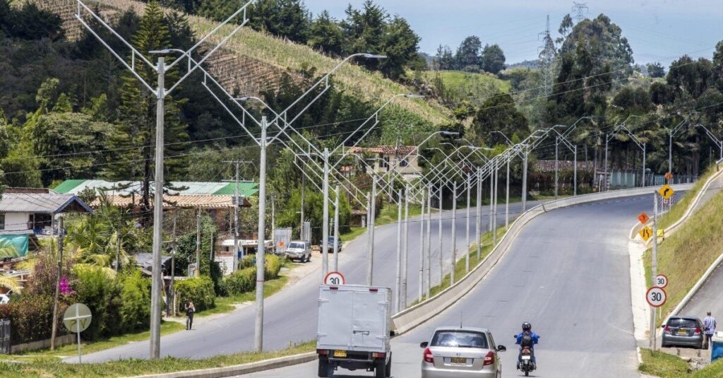 Denuncian robo masivo en la autopista Medellín – Bogotá