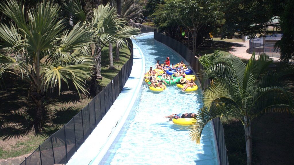 Llegan más de 200 flotadores al Parque de las Aguas en Barbosa