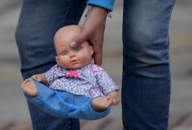 Medellín: Ingresó al baño y abusó de una niña de 11 años