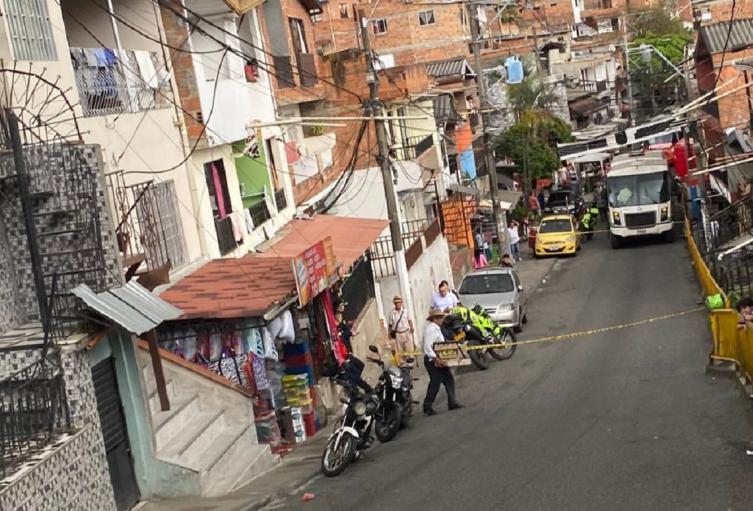Medellín:Un hombre casi mata a puñaladas a su novia en el barrio Santa Cruz