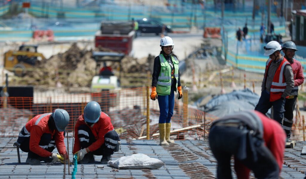 Obras en Bogotá, suspendidas temporalmente por paro de transportadores