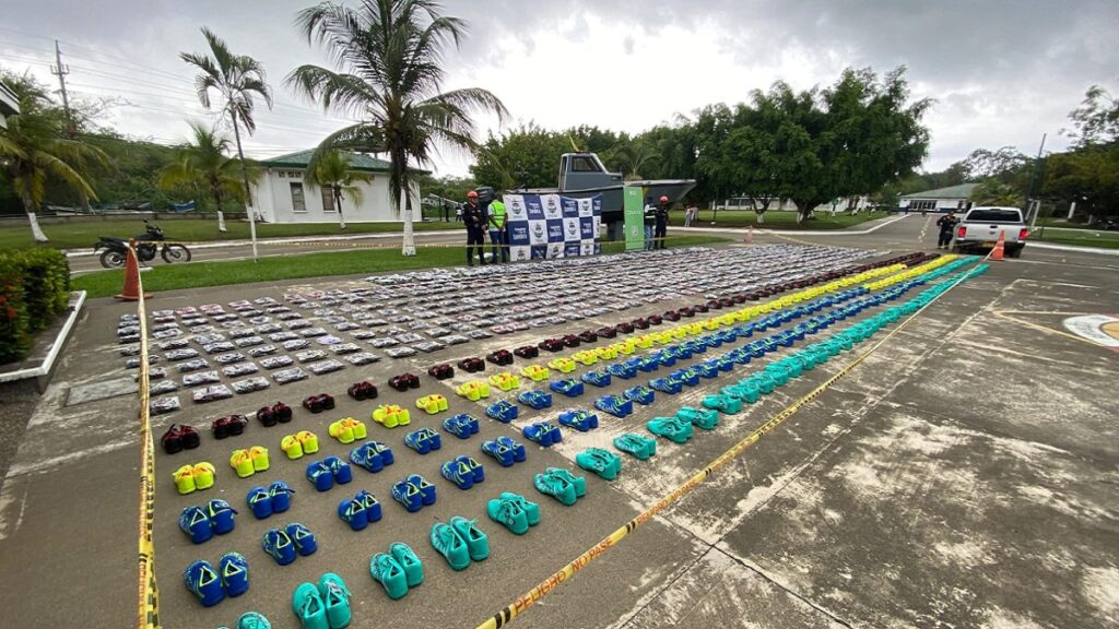 Tenis y medias: la mercancía de contrabando que fue incautada en Necoclí