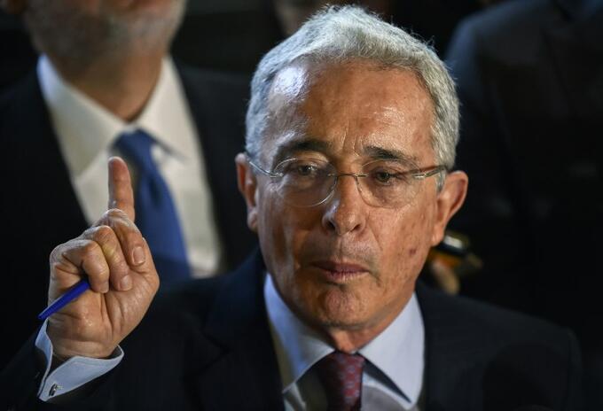 Uribe solicitó a exministros informar si en su mandato se compró Pegasus