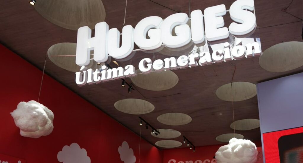 qué es el Huggies Lab y dónde se encuentra en Bogotá