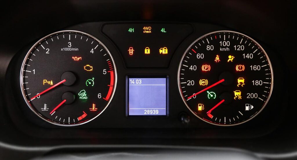 ¿Qué significa un carro con un candado en el tablero? Ignorarlo sale caro