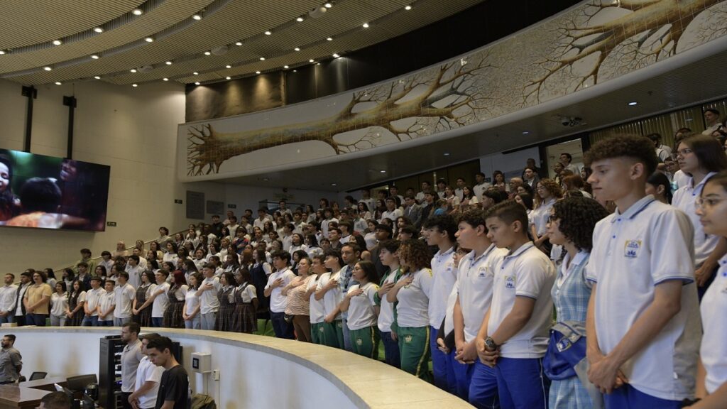 Cerca de 300 estudiantes de Medellín serán formados en debates y oratoria