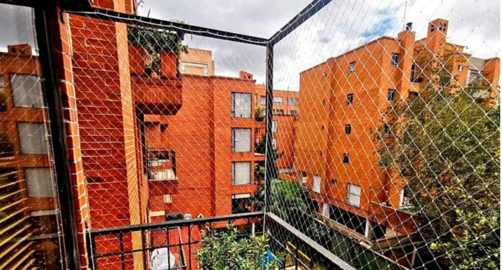 Se puede poner mallas, rejas en ventanas o balcones en propiedad horizontal; esto dice la ley