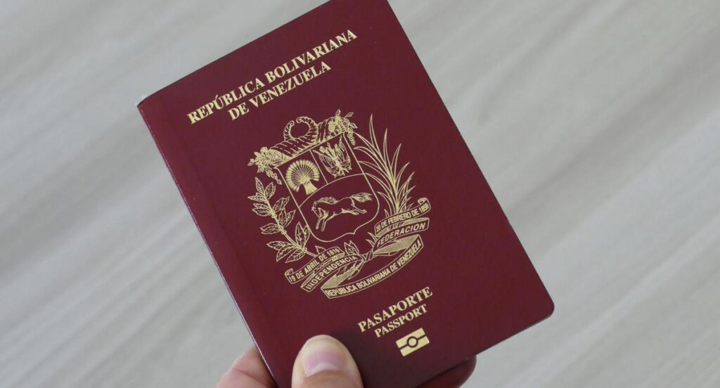 ¿Cómo renovar el pasaporte venezolano desde Colombia? La embajada lo explica