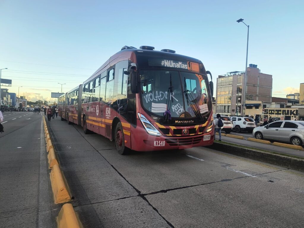 Caos en Bogotá: estaciones de TransMilenio cerradas por manifestaciones