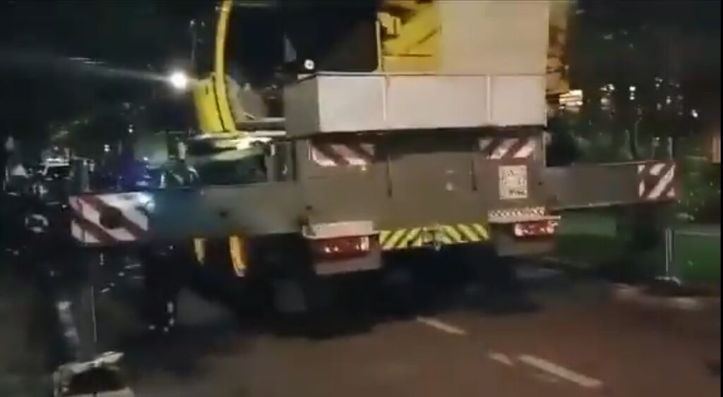 Polémica en Bogotá: vehículo termina en un cuarto piso sin autorización