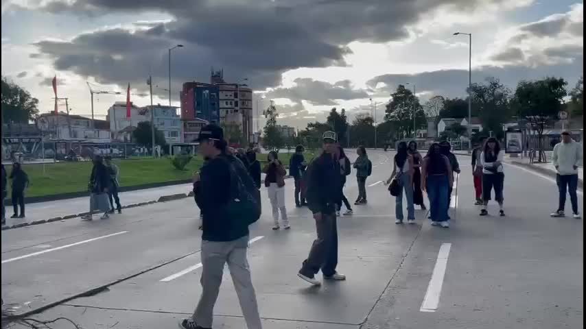 Tropel en la Universidad Nacional complica regreso a casa: hay capuchos