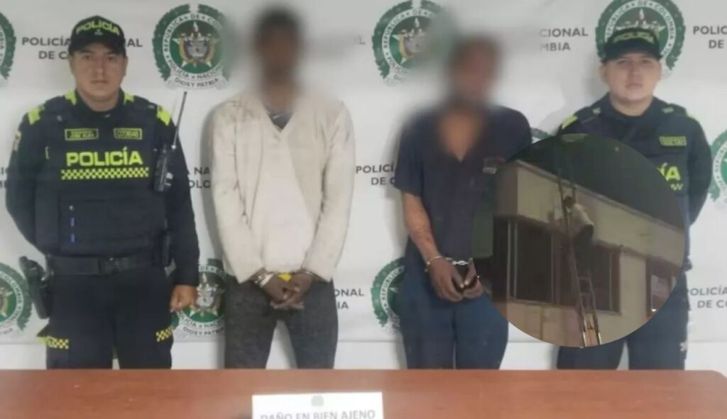 Ladrones iban a robar una casa, subieron al techo y uno cayó al suelo