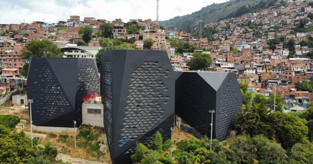 Medellín: Finalizarán obras en la Biblioteca Parque Santo Domingo Savio