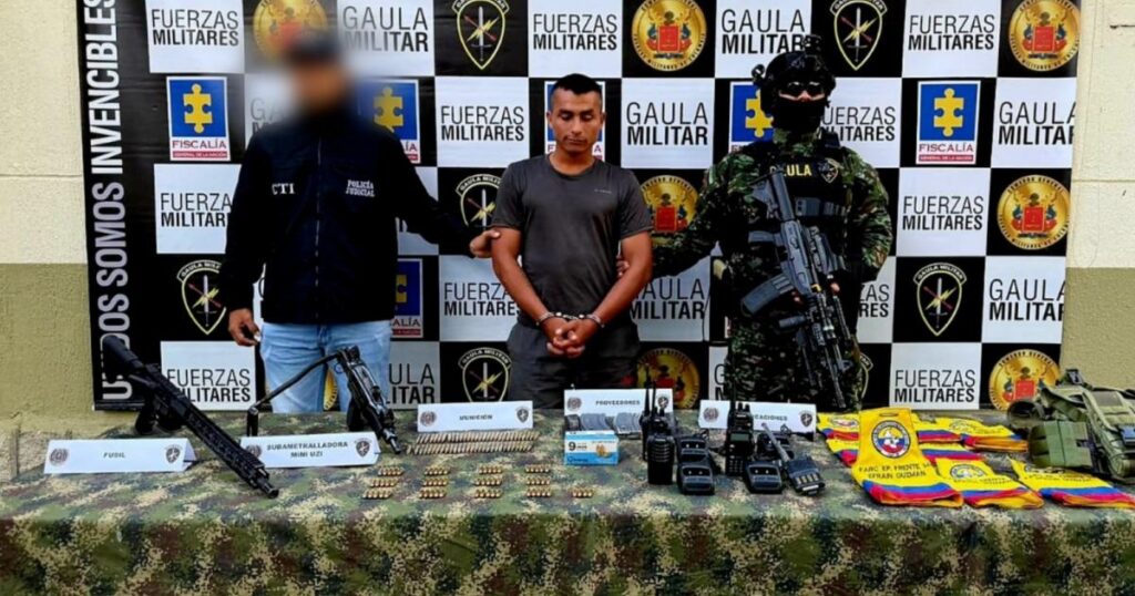 Noticias Antioquia: Alias «Andrés» a la cárcel por fusil y mini uzi