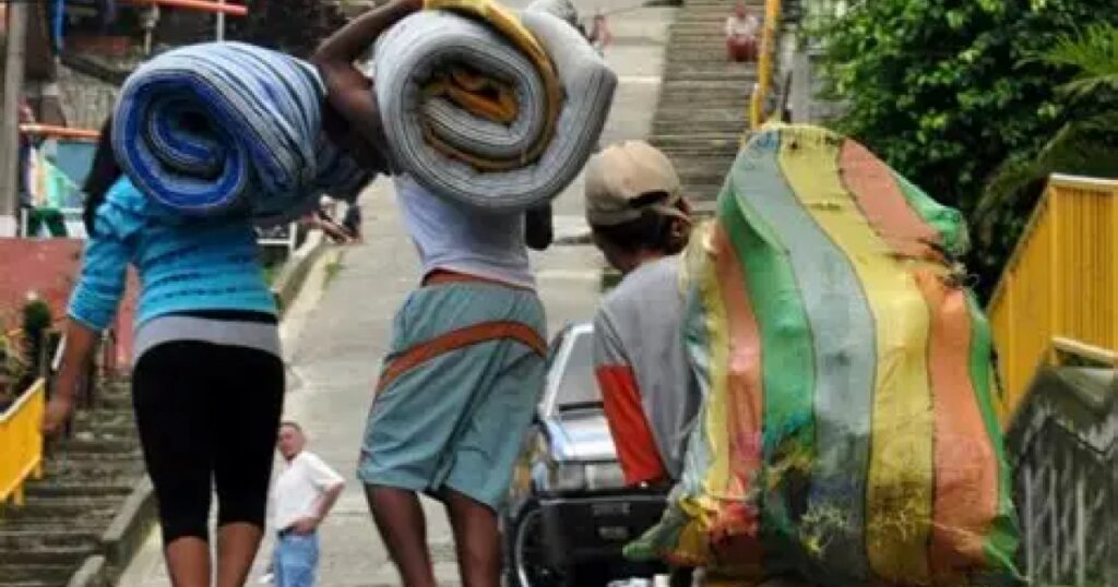 Noticias Antioquia: Enfrentamientos en Tarazá, Más de 80 desplazados