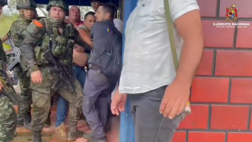 ¡Asonada contra el ejército! Comunidad de La Macarena impide la captura del guerrillero «Chimbo de Oro»