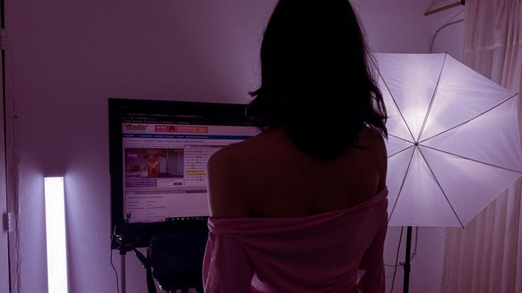 ¿Un orgullo? Líderes globales . . . en ¨mostrarlo todo¨: Colombia rompe récords en el mundo del Sexcam