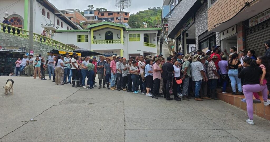 Antioquia: Cinco municipios reportan la llegada de desplazados