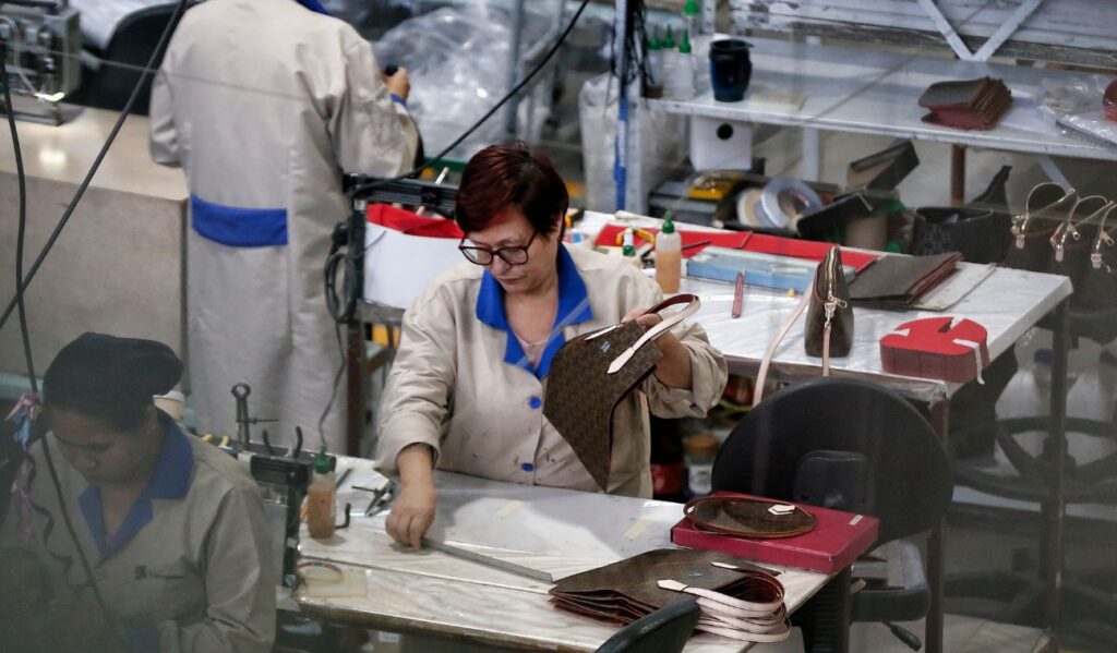 Feria de trabajo ofrece casi 2.000 vacantes: aplique fácil desde el celular